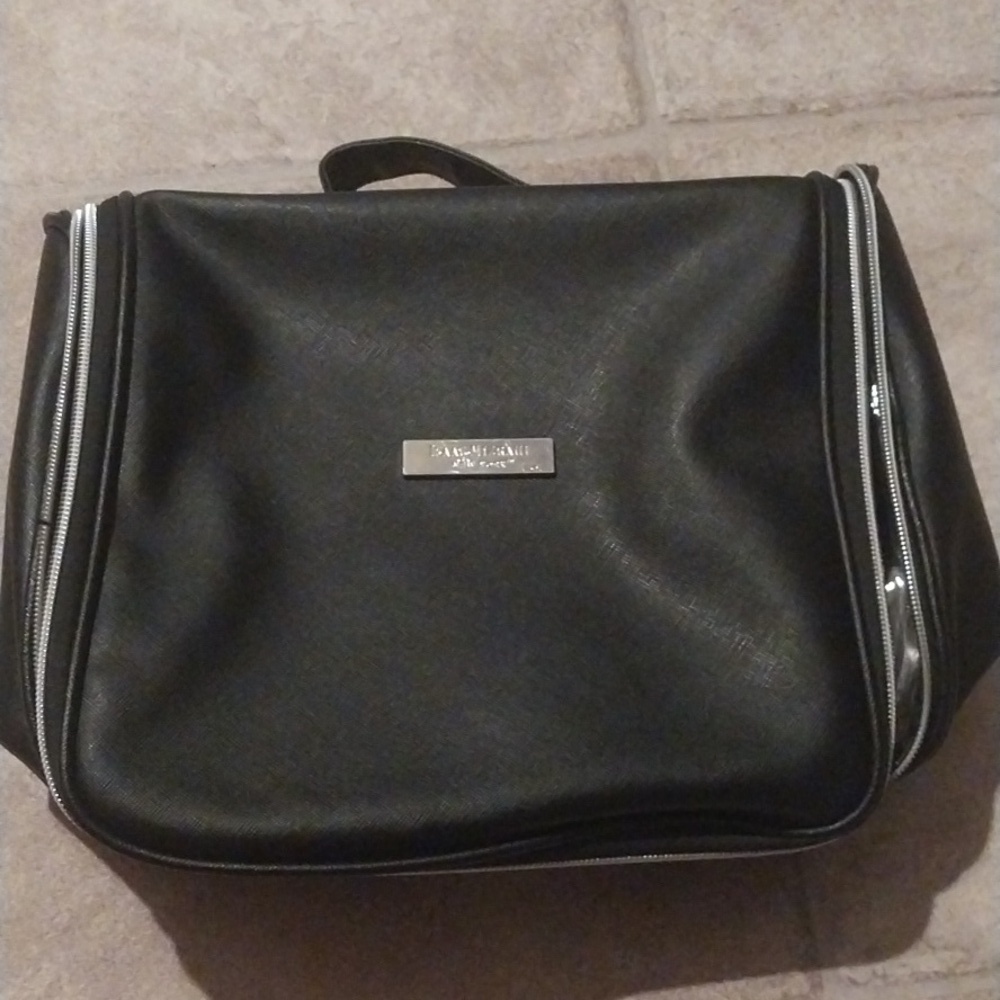 Isaac Mizrahi New York Black Cosmetic Train Case